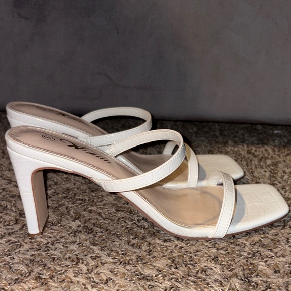 Elegant White Block Heels, 3.5 inches, Never worn - Picture 5 of 6